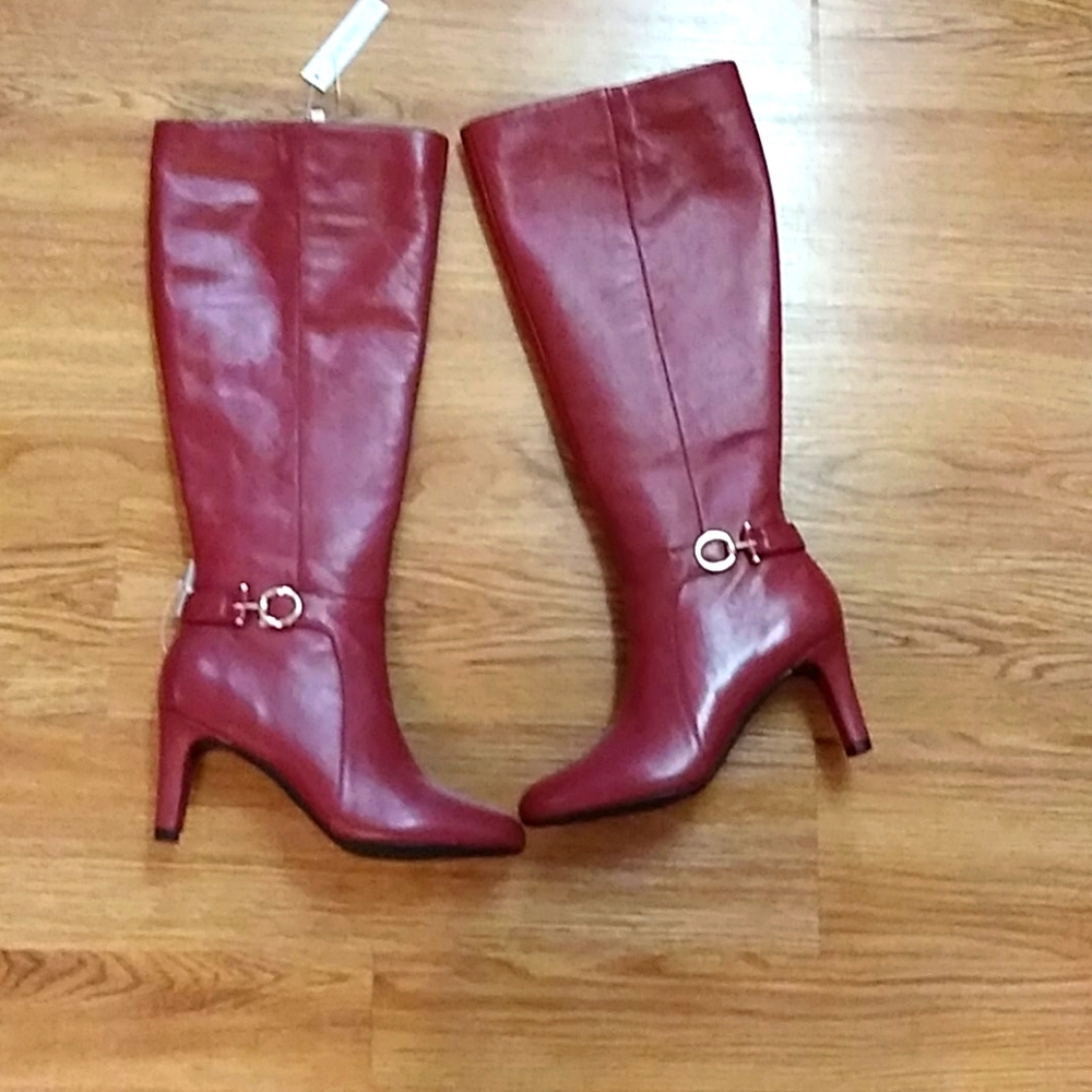 High heeled boots